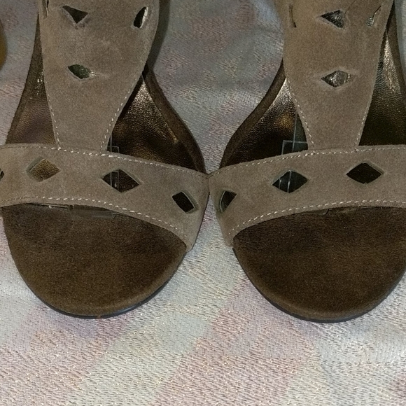 Suede Leather Sandal Heel Pristine Condition - Picture 4 of 6